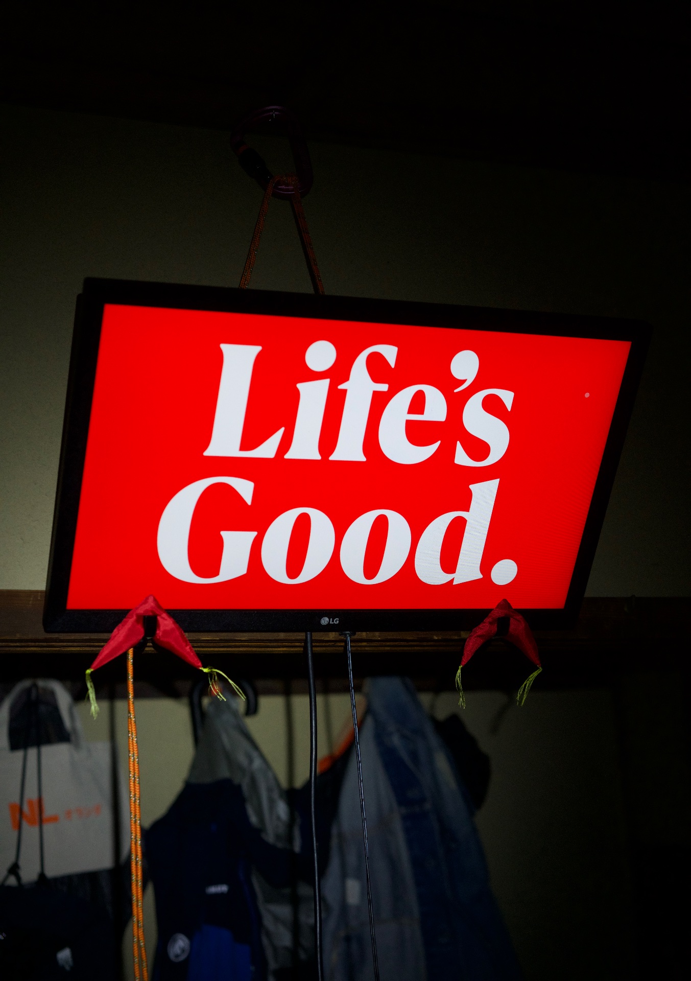 LG, Life’s Good — 2024 — a television capable only of displaying its own slogan . — Tokyo — by Sander Wassink — photo Sander Wassink