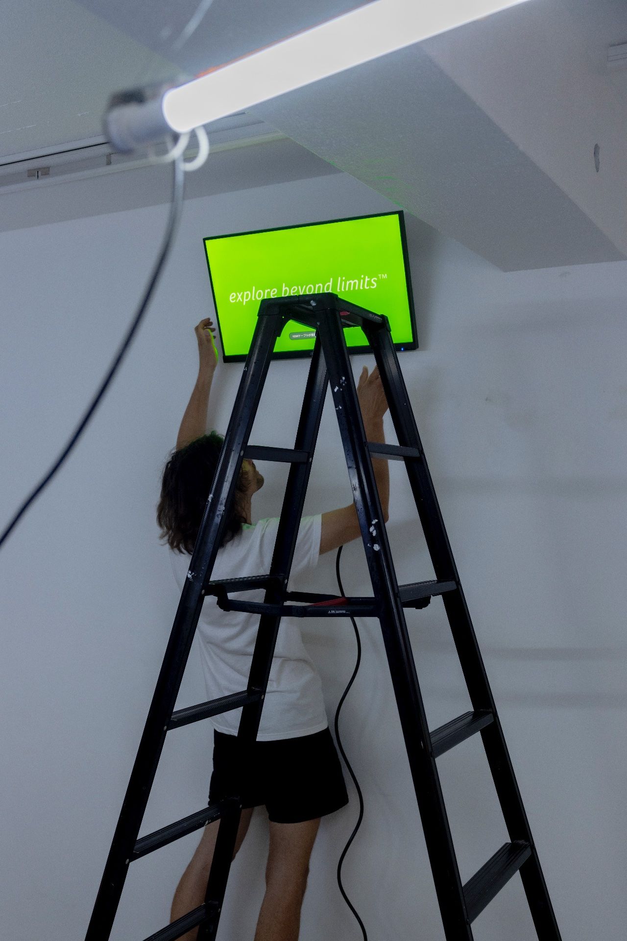 Between Pixel and particle — 2024 — Tokyo — by Sander Wassink